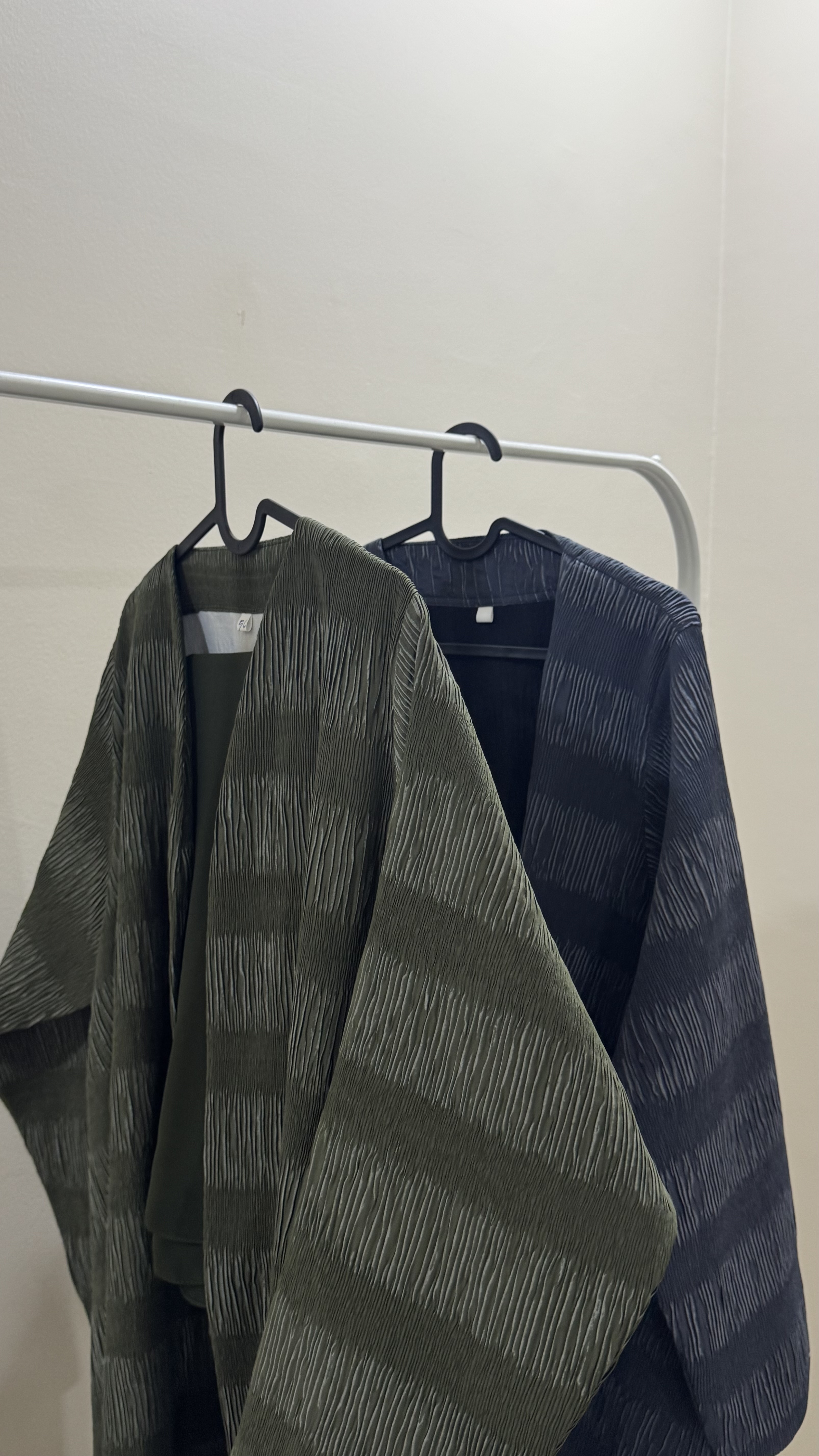 Green and dark gray mkasar